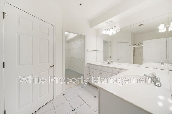 Building Photo - 15011 Santa Lucia Dr