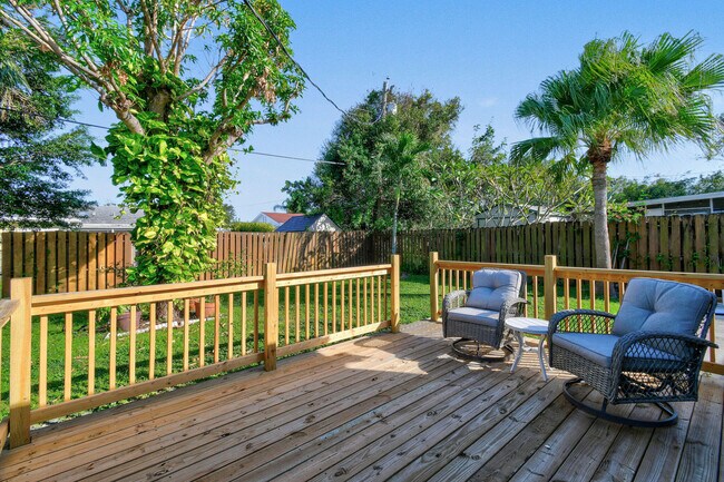 Building Photo - 1004 Stillwater Dr