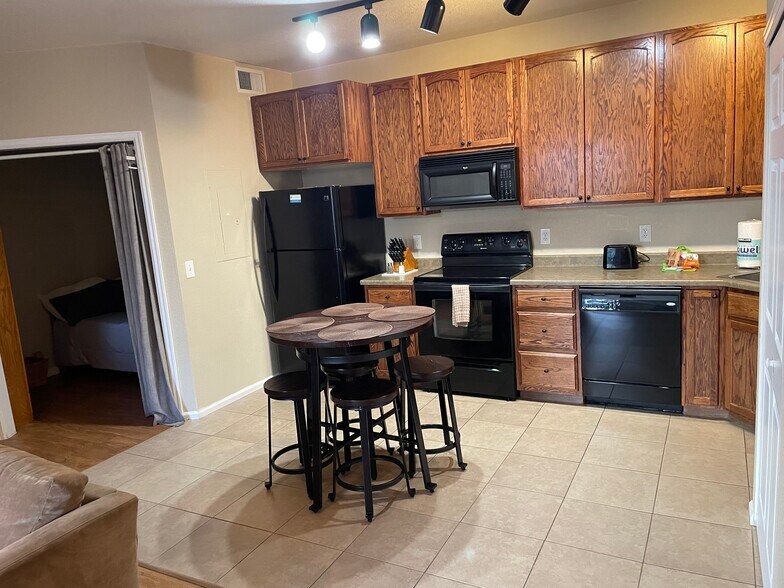 Building Photo - 3854 S Dayton Way