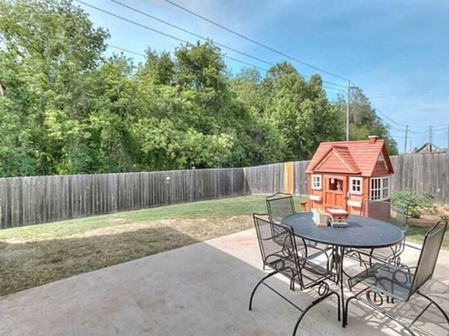 Building Photo - Cypress Bend Subd. - Benton Schools