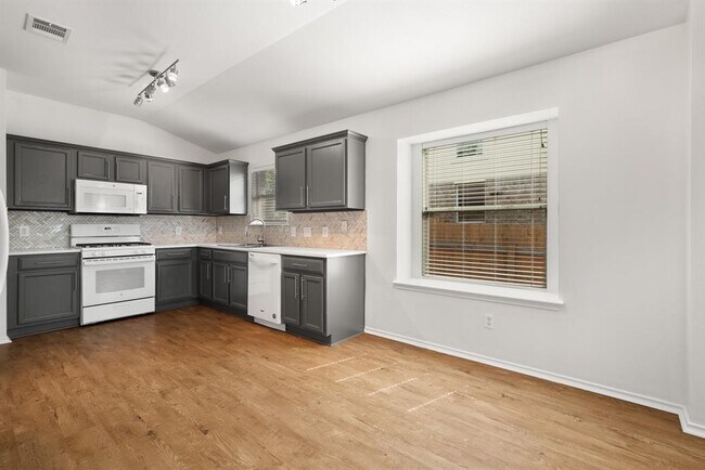 Building Photo - 1416 Fort LLoyd Pl