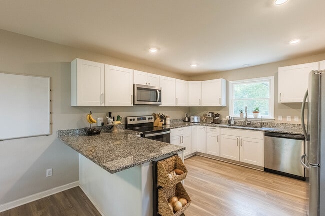 Building Photo - 210 Elliott Ct