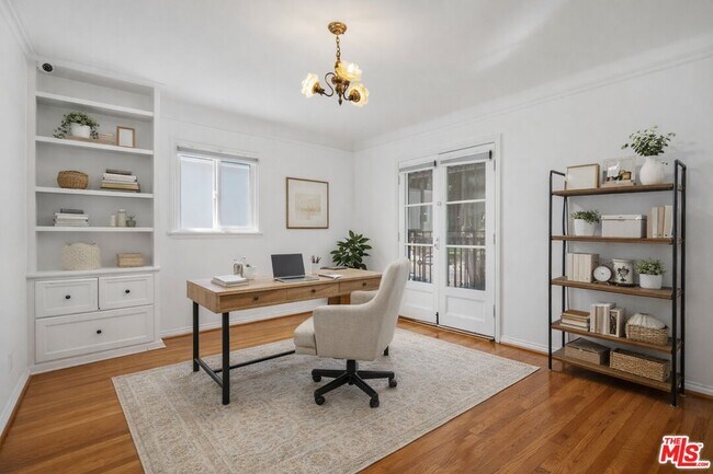 Building Photo - 1170 S Beverwil Dr