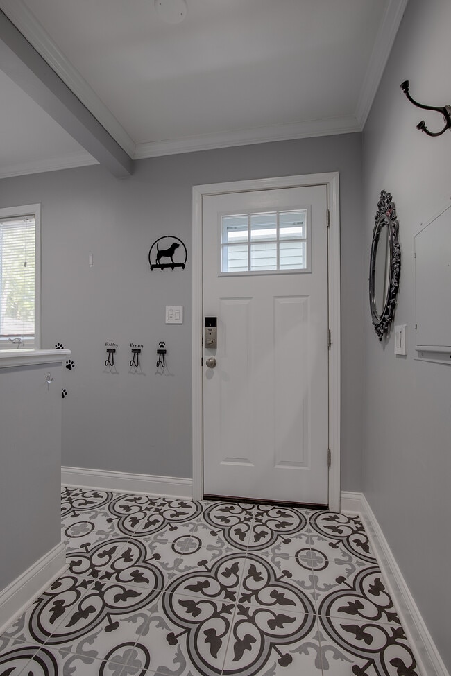 Building Photo - 523 Hawley Ct