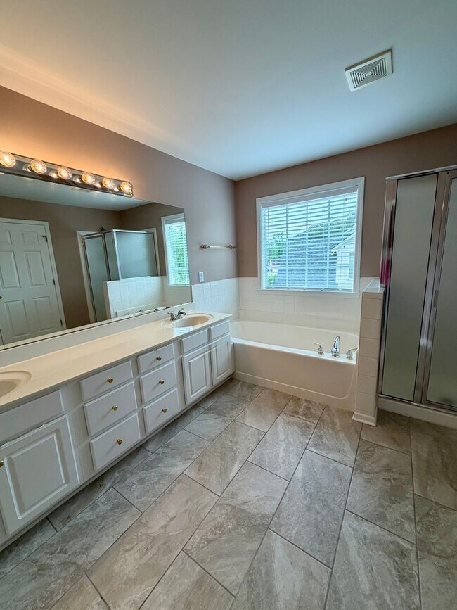 Building Photo - Stunning 5BR Retreat in Gated Village at Telfair