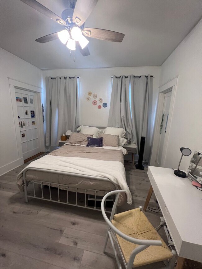 Building Photo - 6bd/3ba with Central AC Walking Distance to Campus