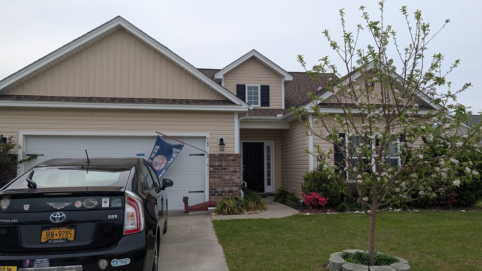 Building Photo - 409 Arecales Dr