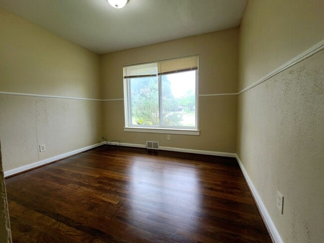 Building Photo - Great 3/2 Single Family Home in Casa Linda