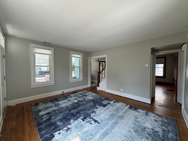 Building Photo - Beautifully Renovated 3 Bedroom Home in York