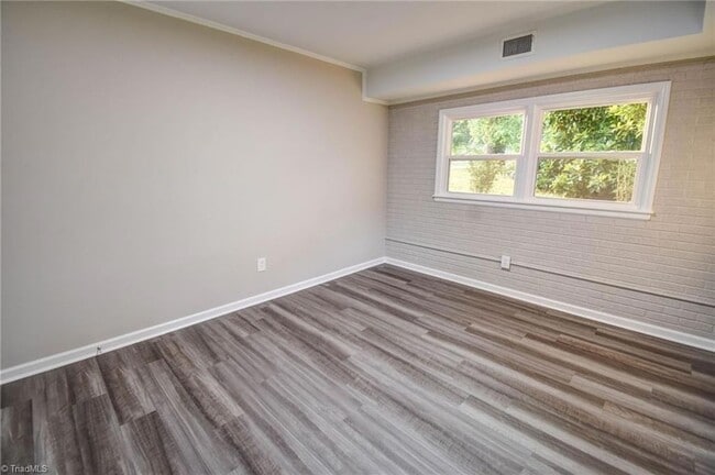 Building Photo - 318 Collinwood Dr
