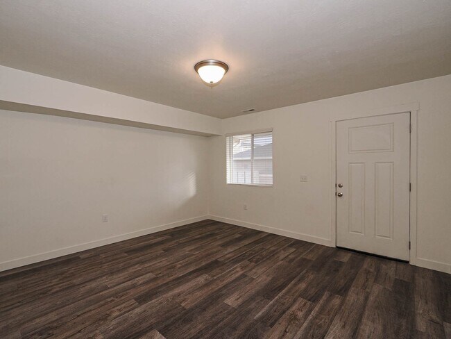 Building Photo - RES_WHITE_8178