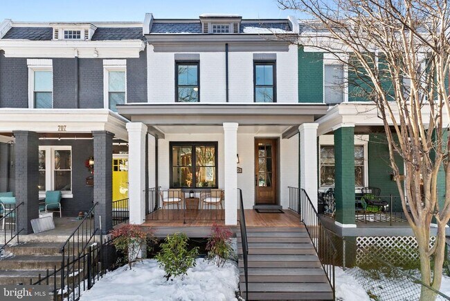 Building Photo - 705 Kentucky Ave SE