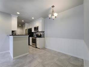 Building Photo - 9802 Hundred Oaks Cir