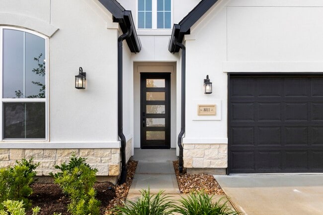 Building Photo - 8011 Fenway Hts Dr