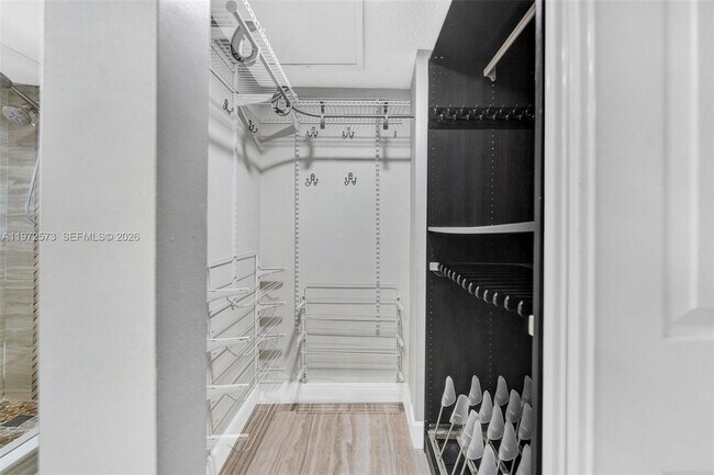 Building Photo - 15575 N Miami Lakeway