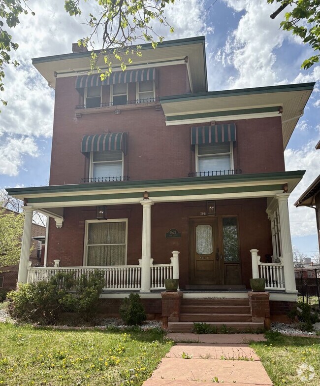 Building Photo - LOCATION!  Furnished (can come non-furnish...