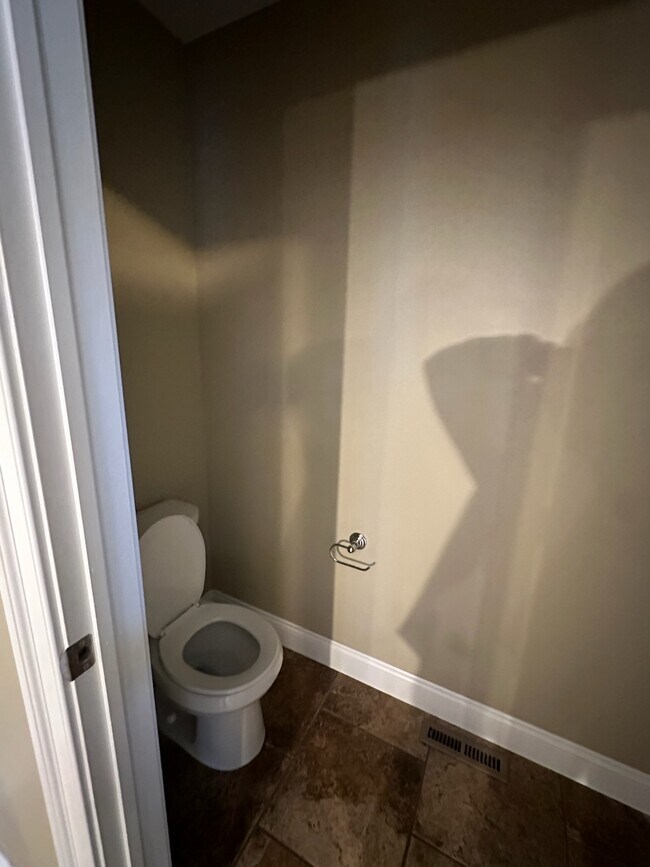 Building Photo - 170 Cortland Dr