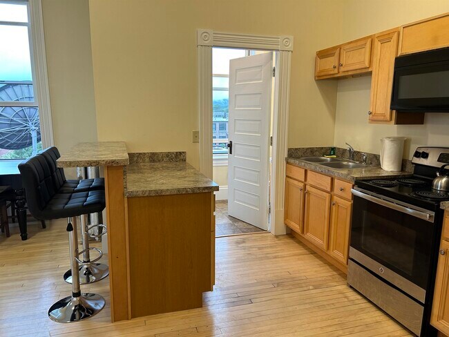 Building Photo - 101 Main St