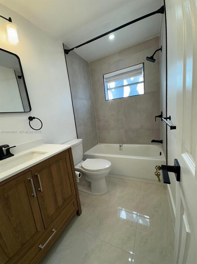 Building Photo - 2418 Polk St