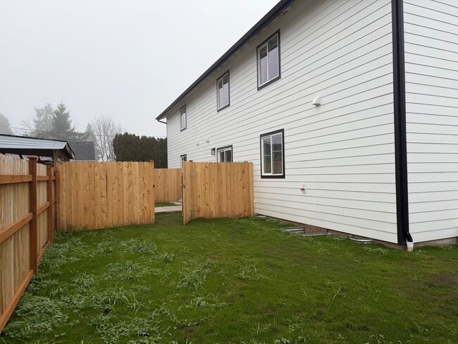 Building Photo - Brand new 3 bedroom 3 full bath townhouse in Thurston! $1,000 OFF YOUR FIRST MONTH'S RENT!