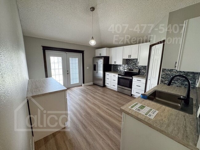 Building Photo - 6581 Gentle Oaks Dr S