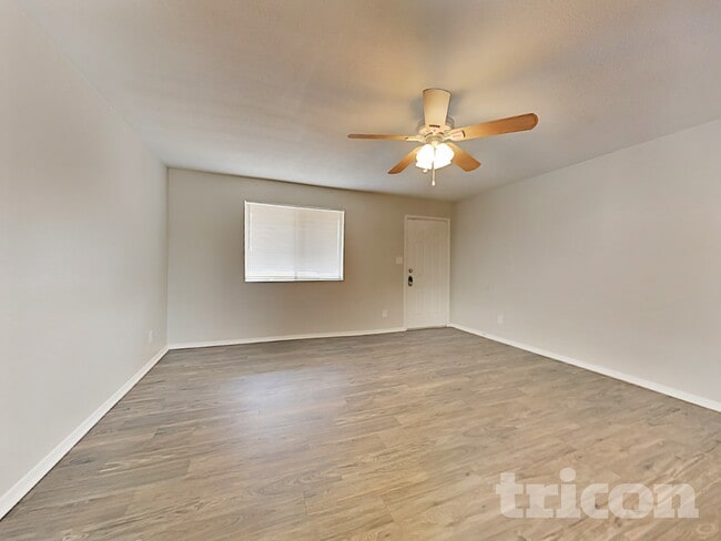 Building Photo - 3607 N 87th Ave