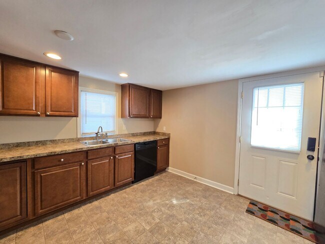 Building Photo - Charming 3 Bedrooms, 2 Full Bathroom Home!...