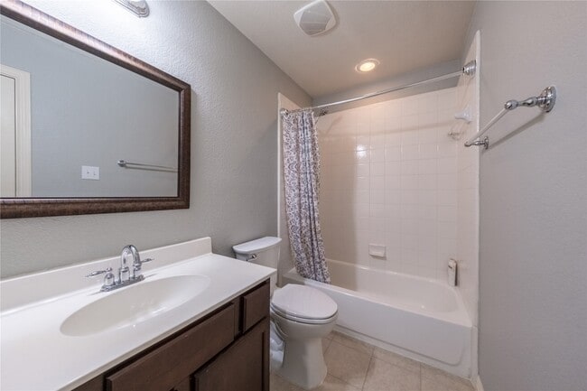 Building Photo - 2432 Greenbrook Dr