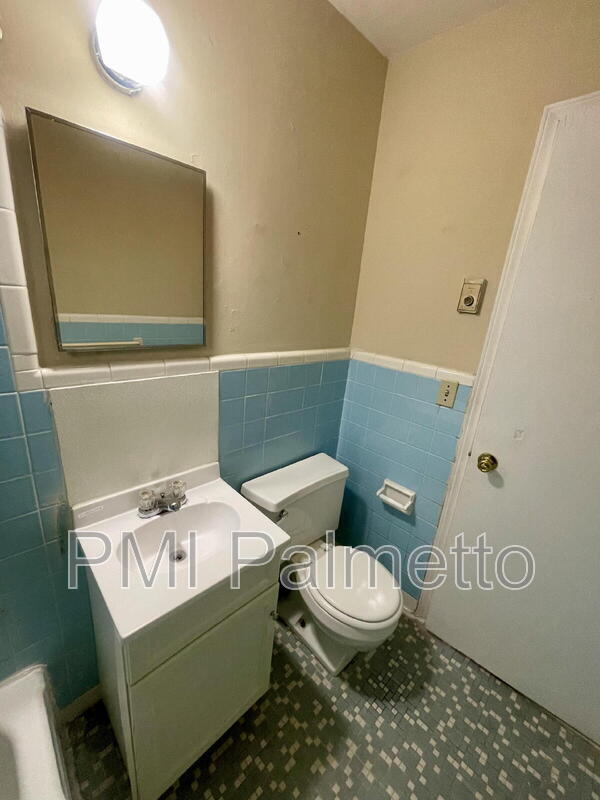 Building Photo - 3209 Wilmot Ave
