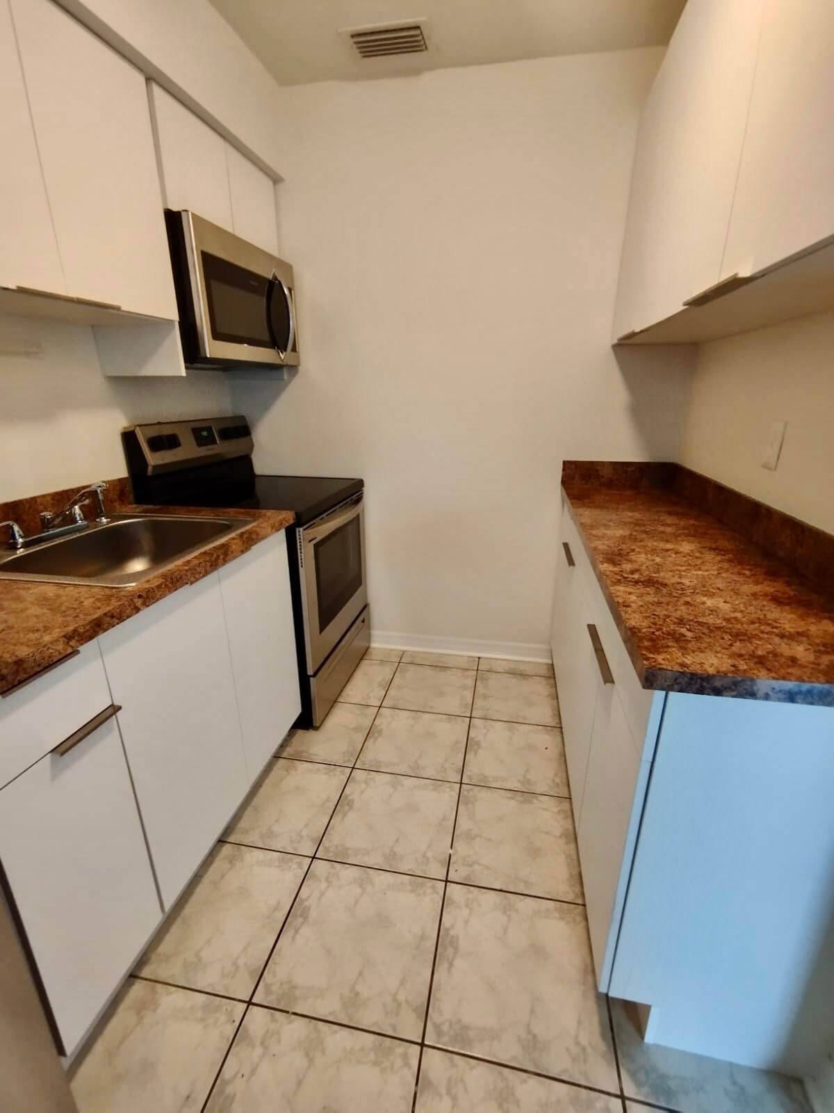 Building Photo - 224 SW 47th Ter