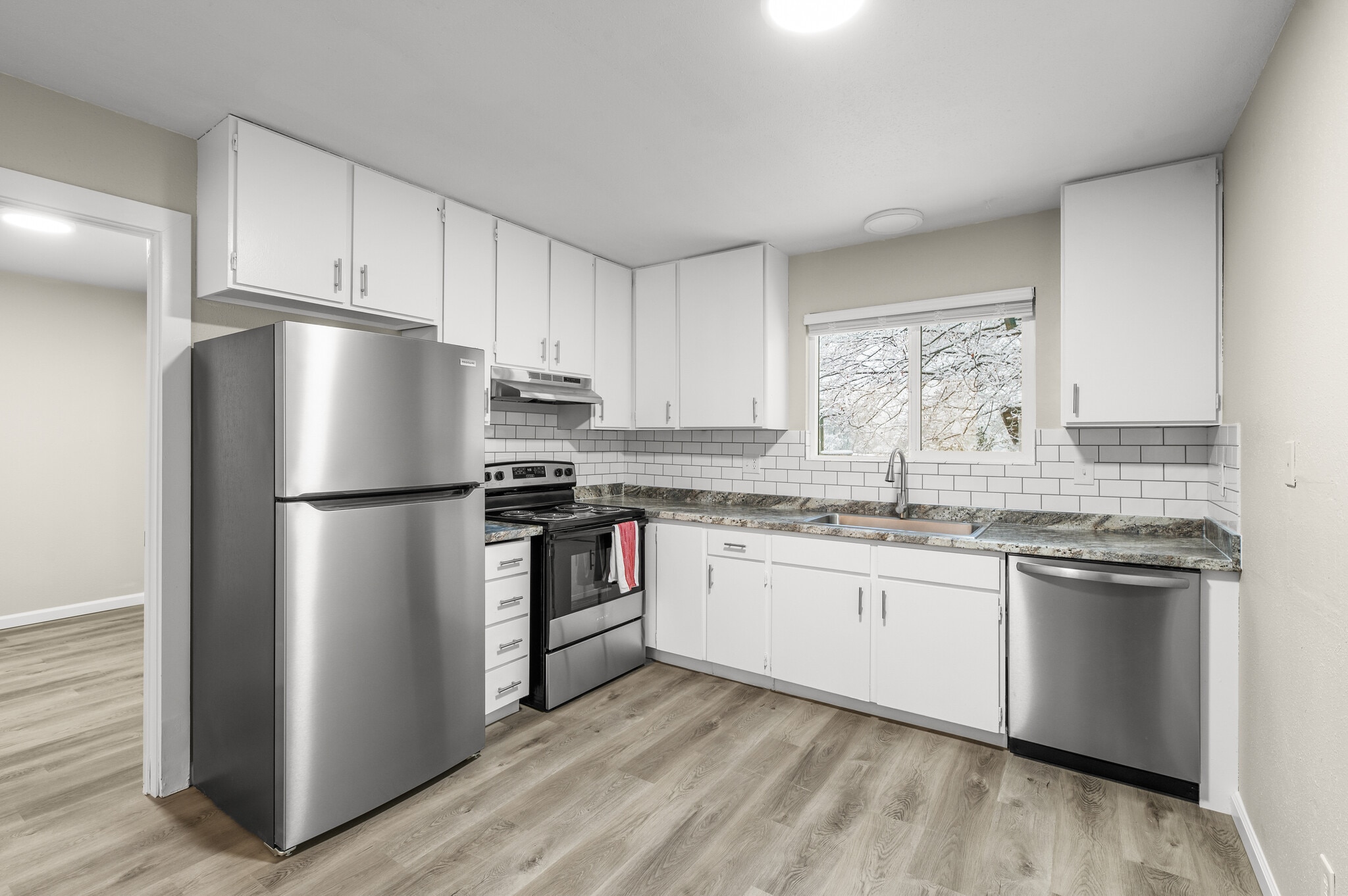 Kitchen - 2104 Rosamond Ave Apt 3