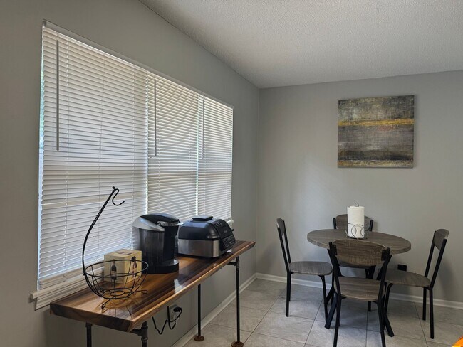 Building Photo - Spacious 4-Bedroom Home with Den, Fenced Yard & 3-Car Garage. Available Late July!