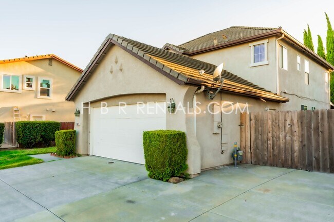 Building Photo - Charming 4 Bed, 2.5 Bath Home in Manteca, ...
