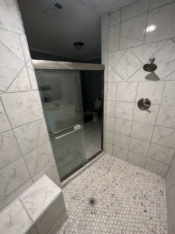 Building Photo - 222 E 38th St