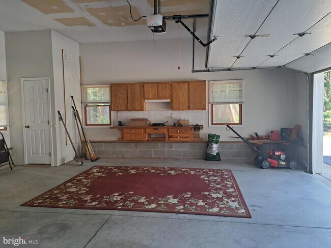Building Photo - 11 Roberts Rd