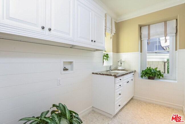 Building Photo - 7391 W Coastal View Dr