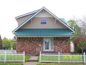 Building Photo - 717 W Walton Ave