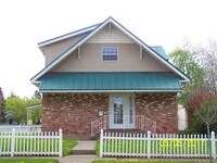 Building Photo - 717 W Walton Ave