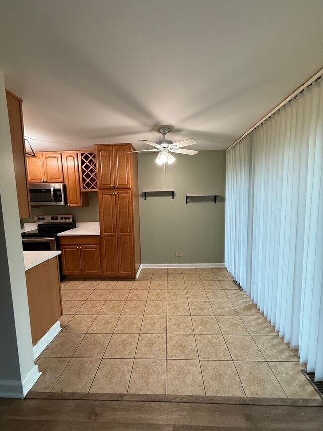 Building Photo - 6000 Oakwood Dr