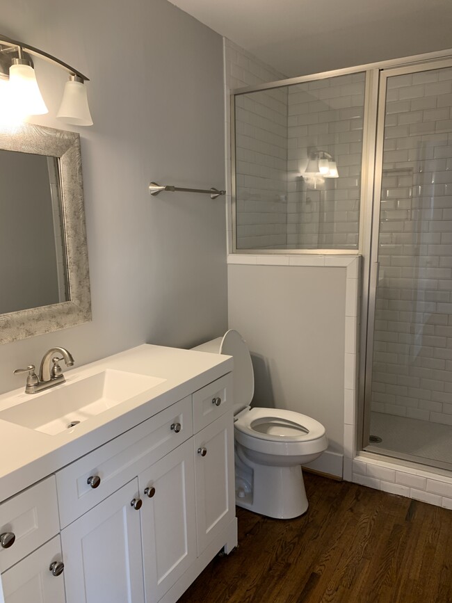 En-suite bathroom - 3509 Sargeant Dr