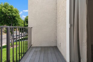 Building Photo - 2850 Reynard Way 21