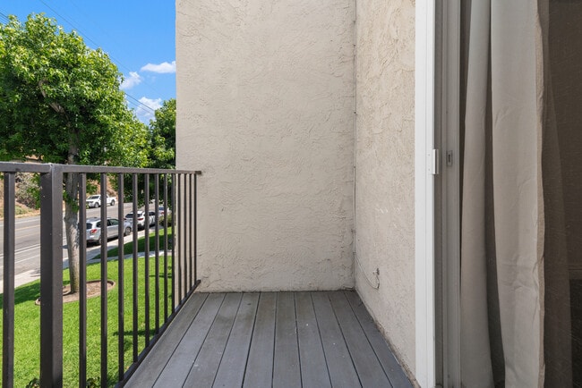 Building Photo - 2850 Reynard Way 21