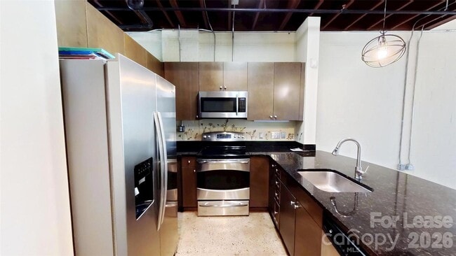 Building Photo - 800 Academy St