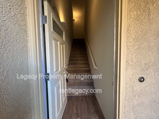 Building Photo - 5350 Dunlay Dr