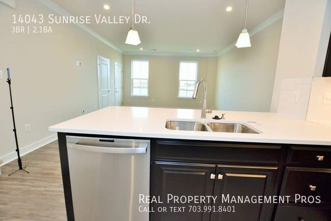 Building Photo - 14043 Sunrise Valley Dr