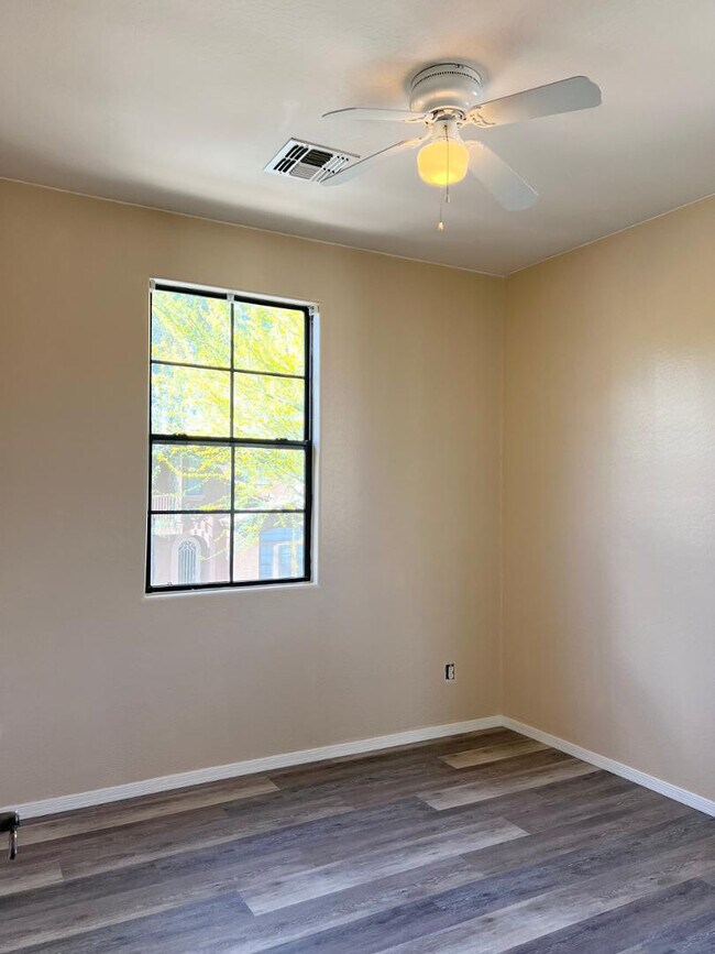 Building Photo - 2367 W Jake Haven