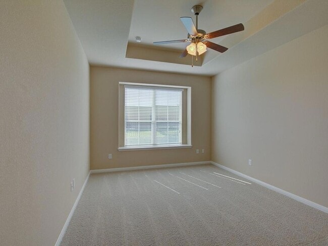 Building Photo - 421 Epiphany Ln