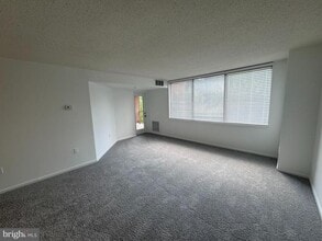 Building Photo - 10101 Grosvenor Pl