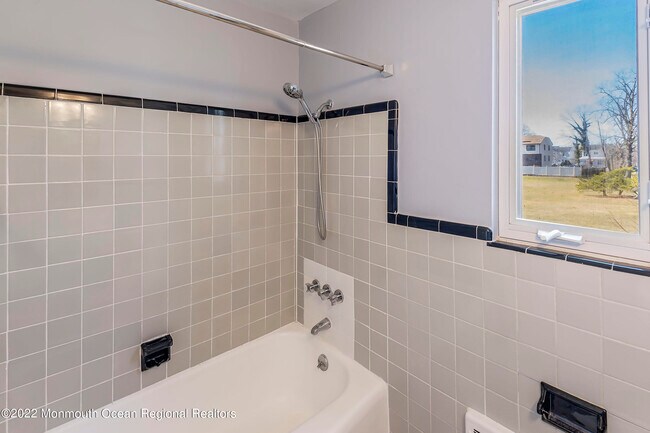 Building Photo - 142 South St