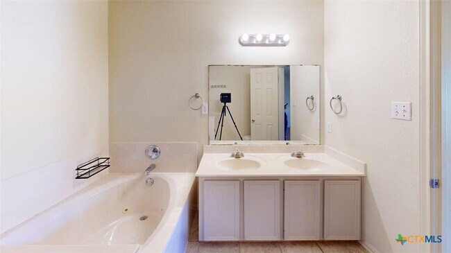 Building Photo - 5505 Orts Dr